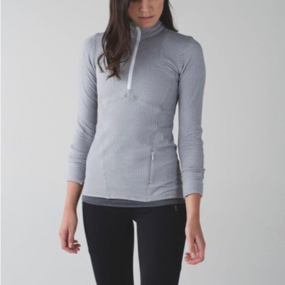 Lululemon size 4 quarter zip pullover.